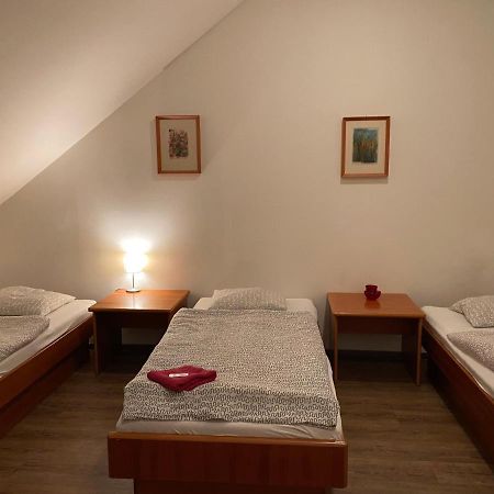 Restaurace U Vlkove Hotel Kamenice Bagian luar foto