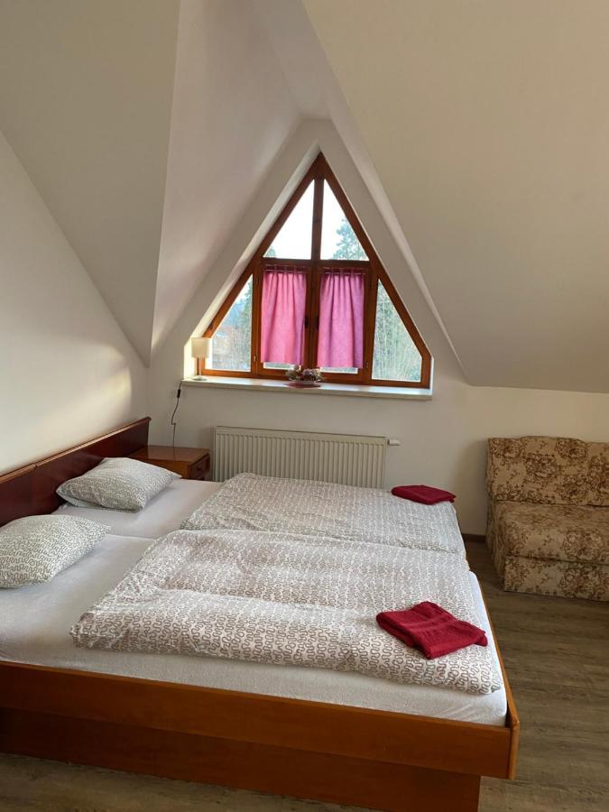 Restaurace U Vlkove Hotel Kamenice Bagian luar foto