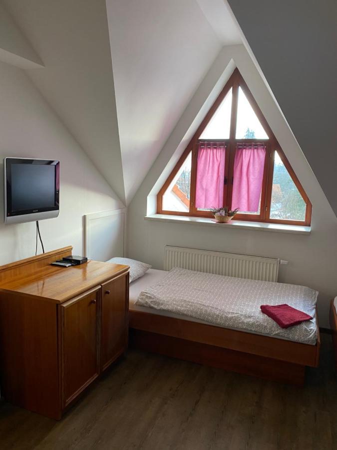 Restaurace U Vlkove Hotel Kamenice Bagian luar foto
