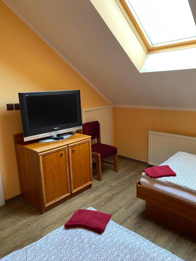 Restaurace U Vlkove Hotel Kamenice Bagian luar foto